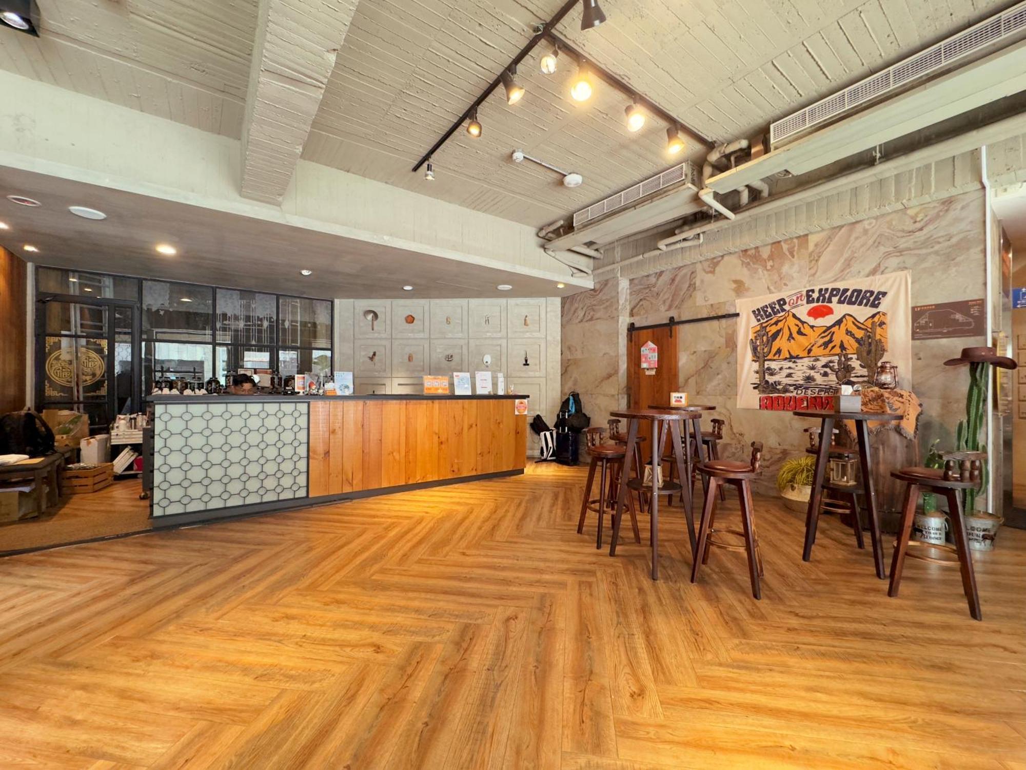 Roaders Hotel Tainan Chengda Εξωτερικό φωτογραφία